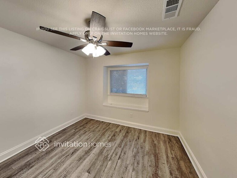 Building Photo - 921 Mockingbird Dr