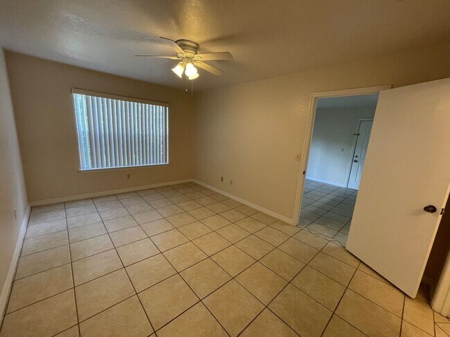 Building Photo - 2550 N Alafaya Trail