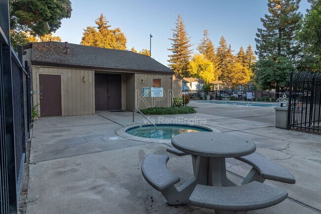 Building Photo - 3591 Quail Lakes Dr
