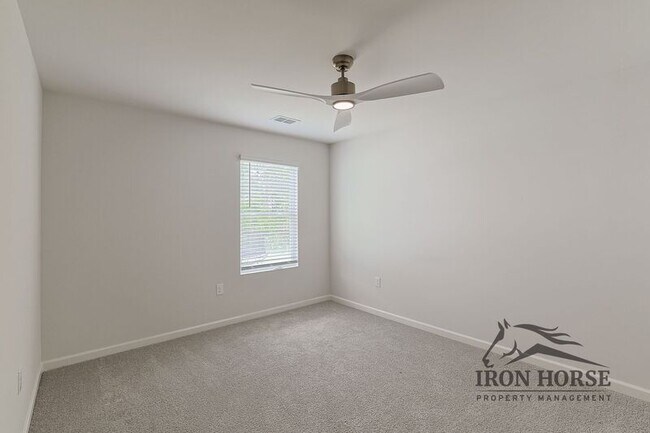 Building Photo - 835 Baker View Ln