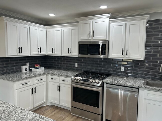 Building Photo - 501 E 17th St