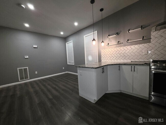Building Photo - 487 S 17th St