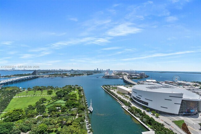 Building Photo - 900 Biscayne Blvd
