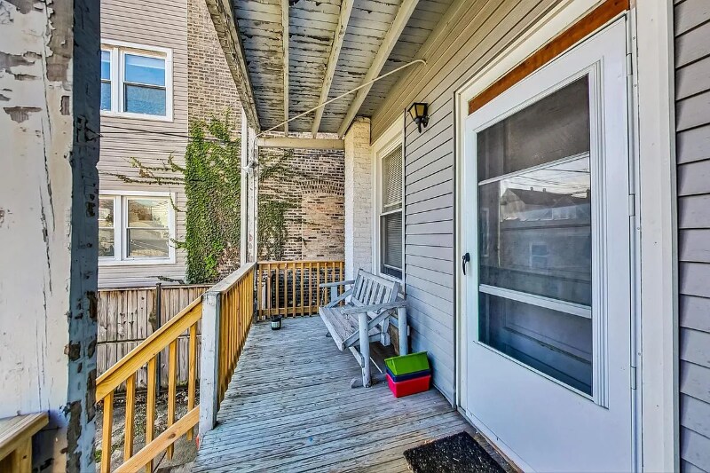 Building Photo - 2541 N Hamlin Ave