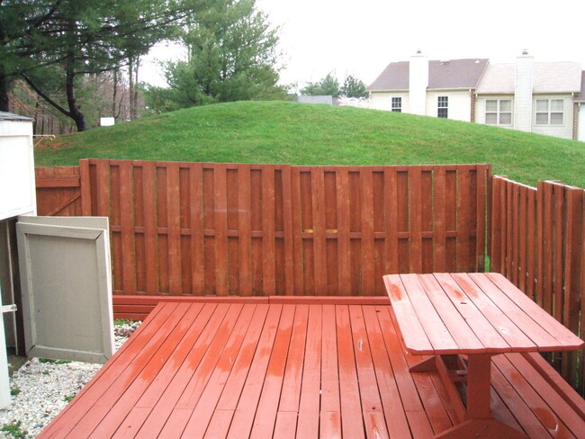 Building Photo - Lake Ridge Townhouse