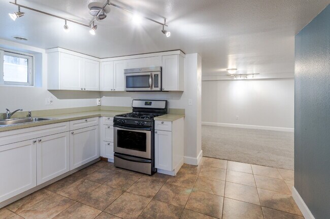 Building Photo - Updated Lower-Level Apartment Steps From Downtown Littleton!
