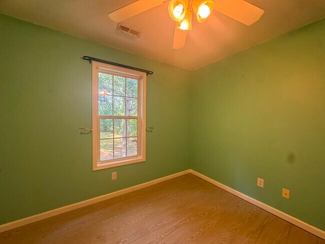Building Photo - 547 Lockwood Dr