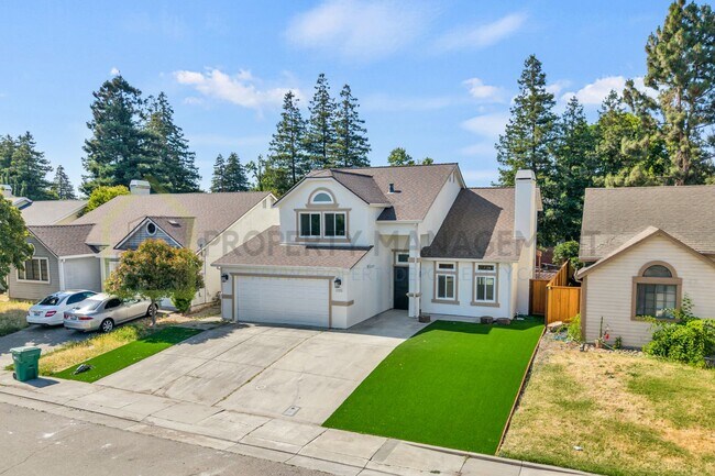 Building Photo - Completely Renovated 4-Bedroom Home with M...