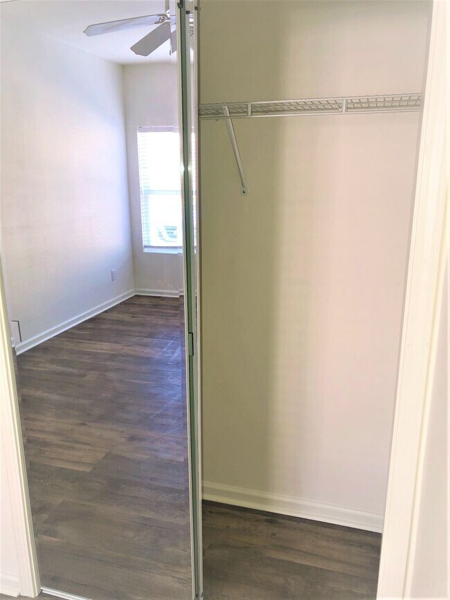 Building Photo - 2/2 Dolphin Villas Condo, Gulf Shores!