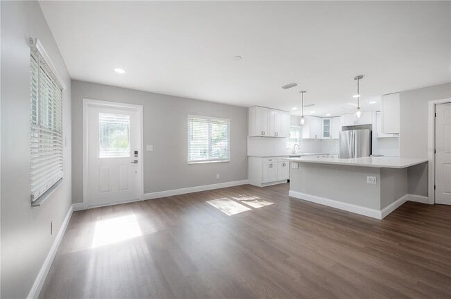 Building Photo - 6901 S Fitzgerald St