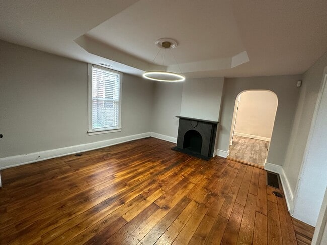 Building Photo - Italian Village home with Huge Yard