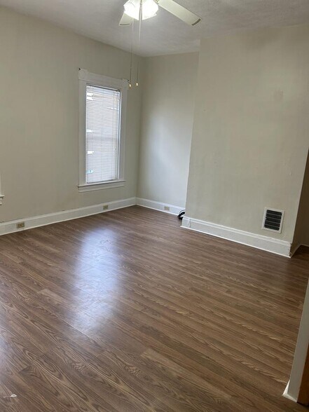 Building Photo - 152 W Warrington Ave