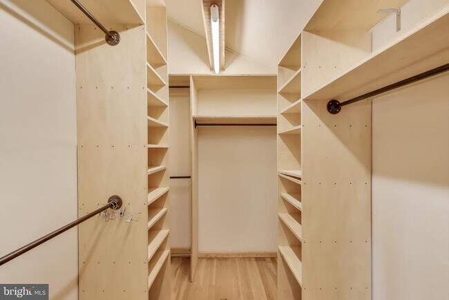 Building Photo - 1639 Carriage House Terrace