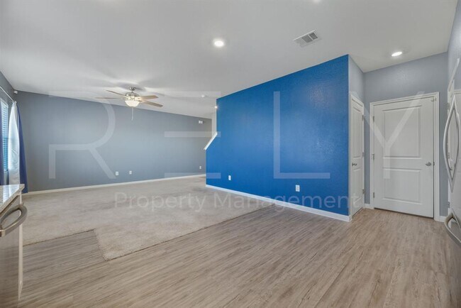 Building Photo - 220 Wonderful Life Way