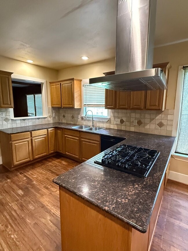 Building Photo - Charming South Highlands Home with Multiple Living Areas