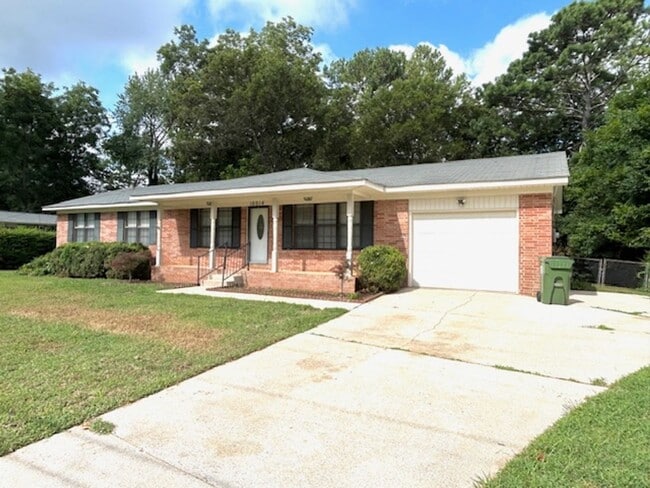 Building Photo - $500 Move In Special-or-$100 off monthly r...