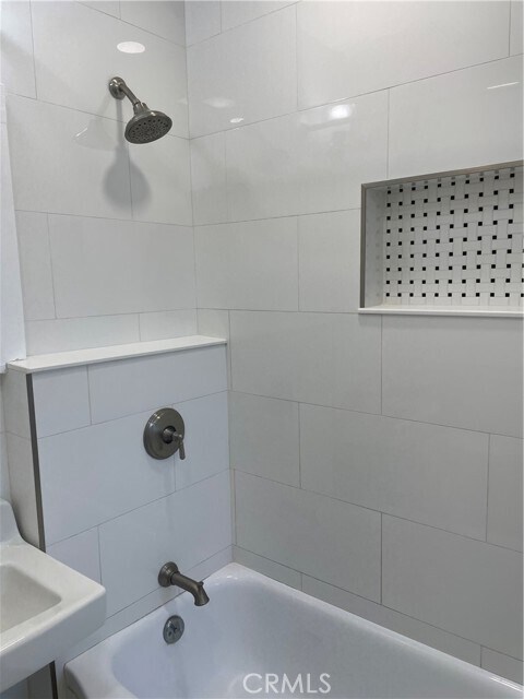 Building Photo - 214 Poppy Ave