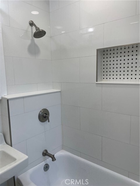 Building Photo - 216 Poppy Ave