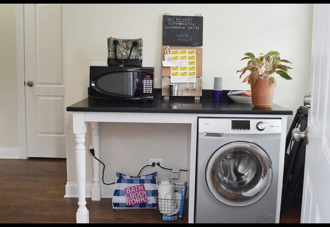 Building Photo - 3819 N Greenview Ave