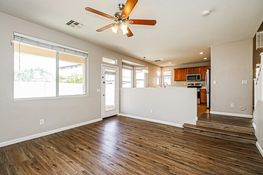 Building Photo - 1238 E Julian Dr