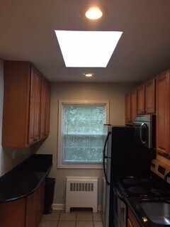 Building Photo - Sunny 1BR/1BA Top Floor Condo in Takoma Park
