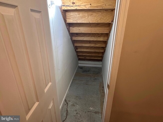 Building Photo - 2289 Potomac Rd