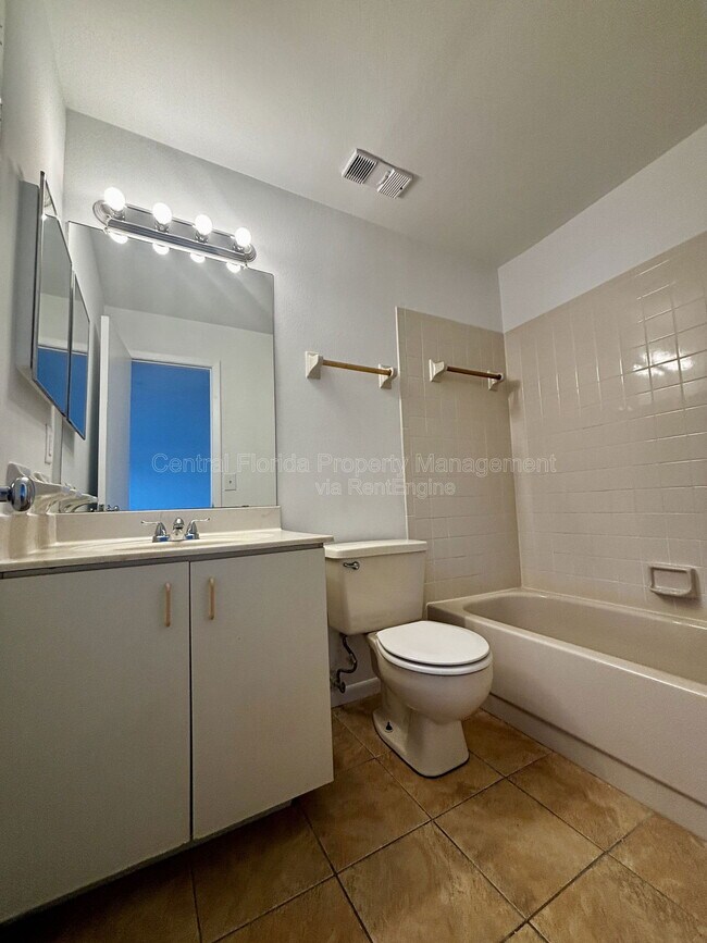 Building Photo - 2504 Woodgate Blvd