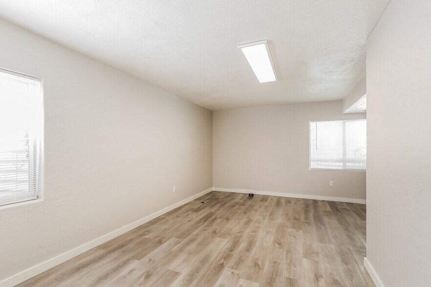 Building Photo - 3710 Tumwater W Dr