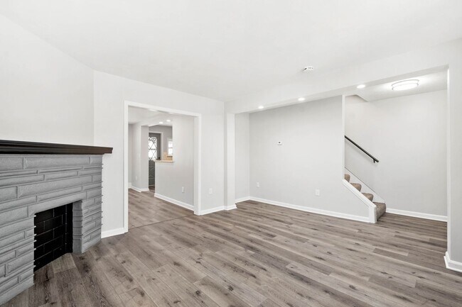 Building Photo - Beautiful 3 bedroom home in Pittsburgh available July 1!