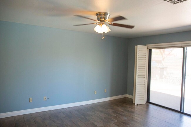 Building Photo - 40588 Clover Ln