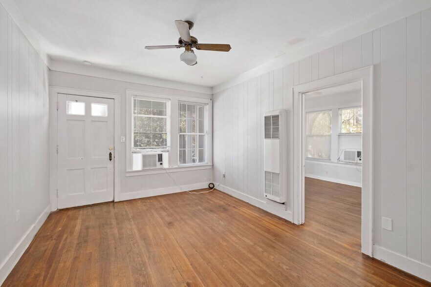 Building Photo - 202 E 31st St