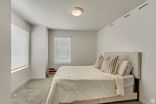 Building Photo - 2003 Red Yearling Dr