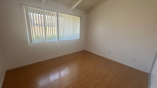 Building Photo - Spacious 3 Bedroom Condo for Rent in Colton