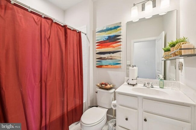 Building Photo - 251 Phoenix Dr