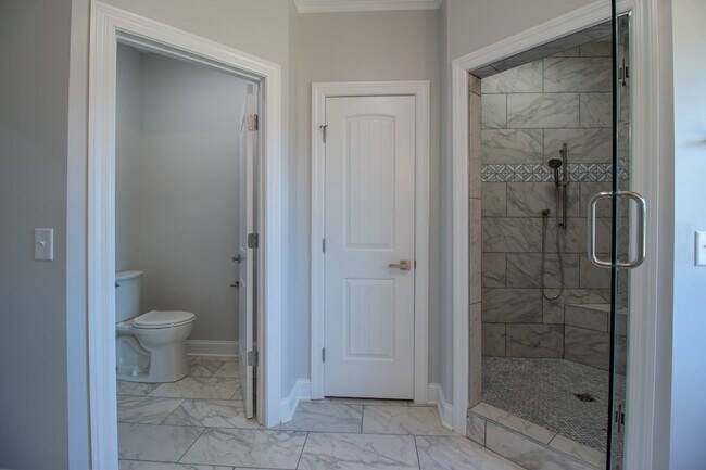 Building Photo - 935 S Cross Bridges Rd