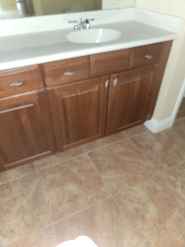 Building Photo - 3 Bedroom / 3 Bathroom - Tidelands
