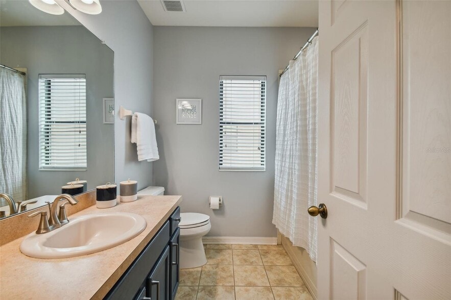 upstairs shared bathroom - 19407 Sweet Grass Way