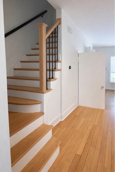 Building Photo - 952 Green Bay Rd