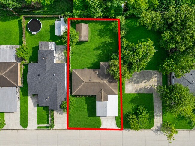 Building Photo - 4930 Holloway Dr