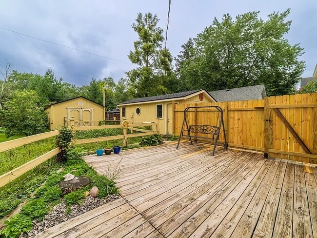 Building Photo - Rutledge Home