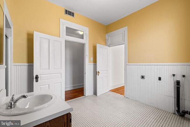 Building Photo - 2444 Eutaw Pl