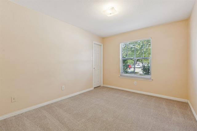 Building Photo - 2080 Sol Dr