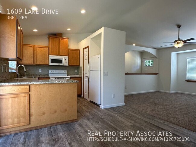 Building Photo - Island Life