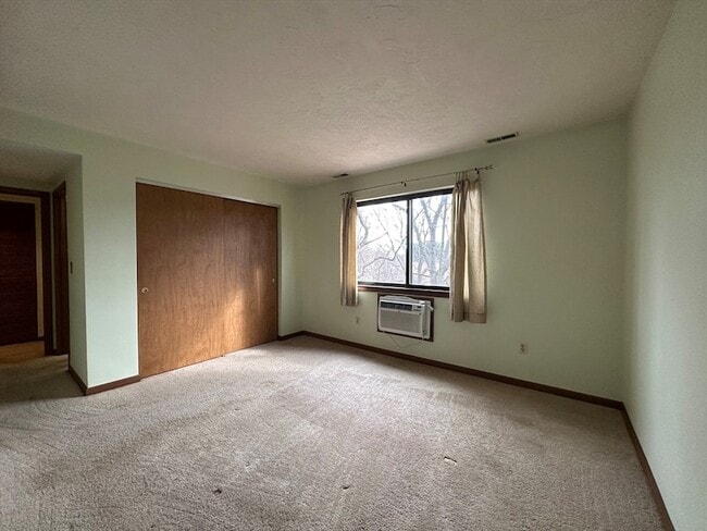 Building Photo - 340 Sunderland Rd