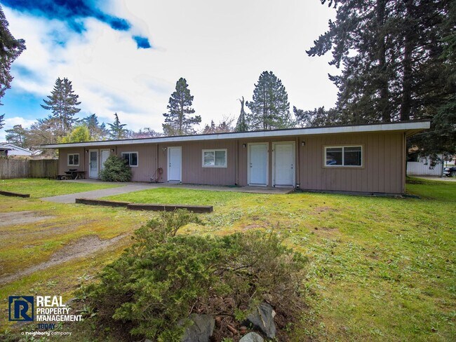 Building Photo - Renovated 1BR w/ Patio, Yard Access & Pet-Friendly Living!