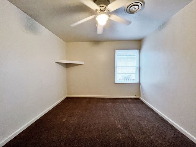 Building Photo - Centrally located 3-bedroom house