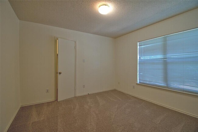 Building Photo - 1107 Thorn Creek Pl