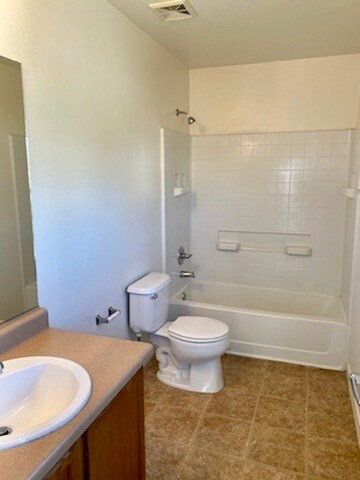 Building Photo - HOUSE FOR RENT