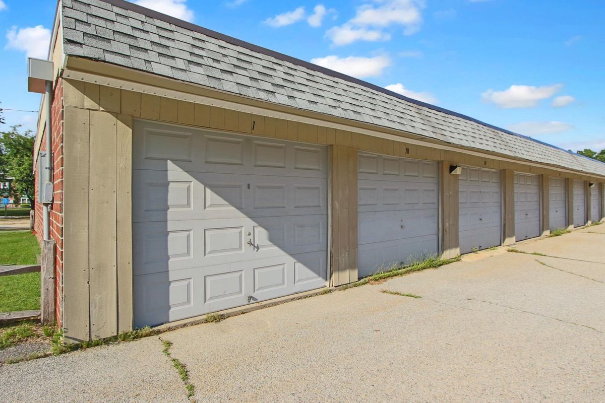 Building Photo - 3 New Haven Dr