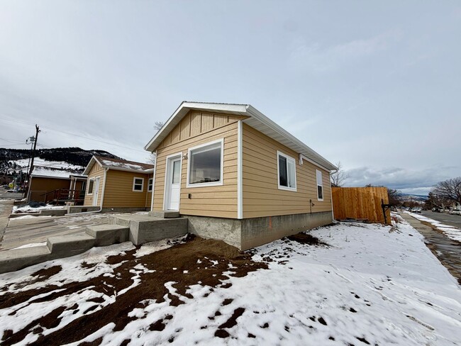 Building Photo - 1380 Cleveland St